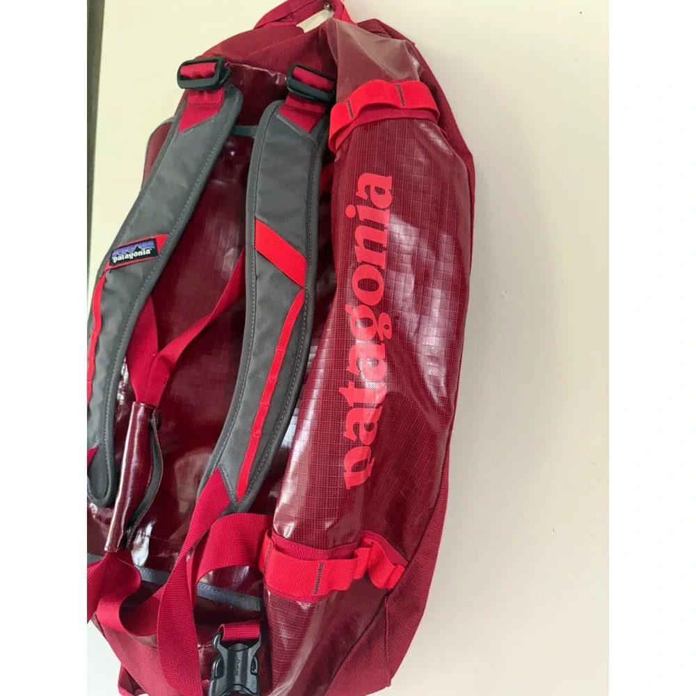 Patagonia Black Hole Duffel 60L Red Backpack Strap Travel Bag 49341 Hiking Camp